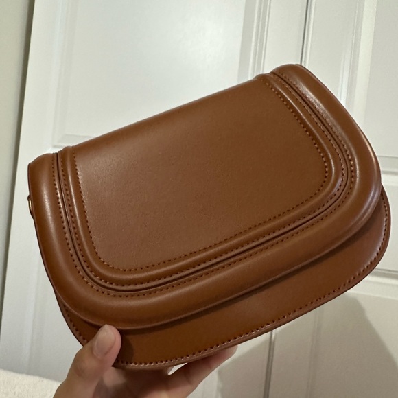 Elegant Brown Leather Shoulder Bag - Picture 1 of 5